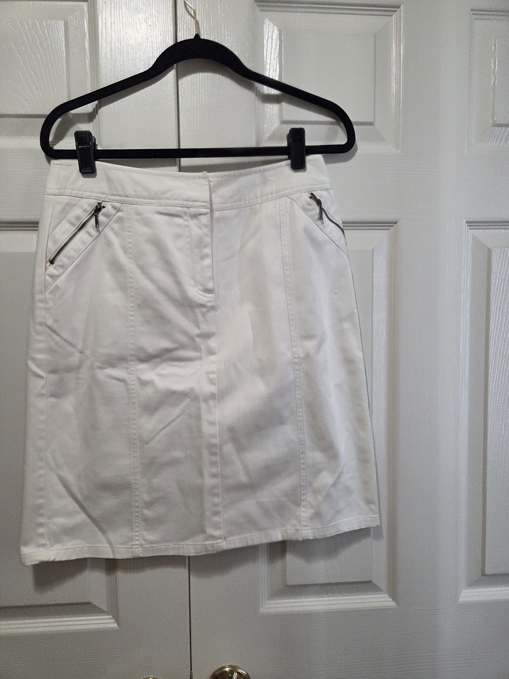 New York & Company White Skirt with Zip Pockets Sz 10